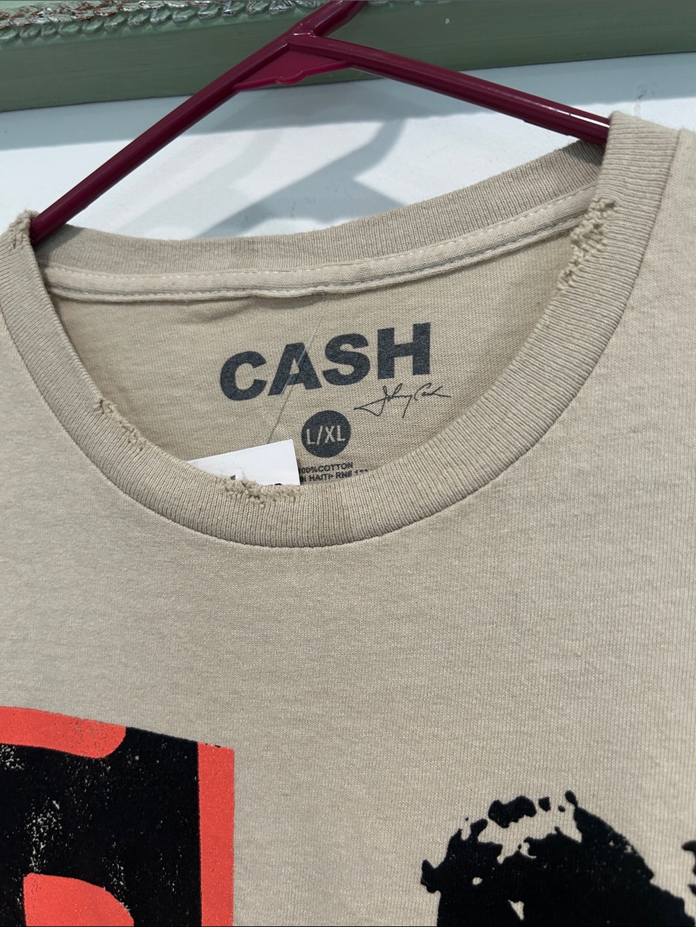 Johnny CASH man in black Beige Short-Sleeve Graphic Tee men’s large / XL new - Picture 2 of 6